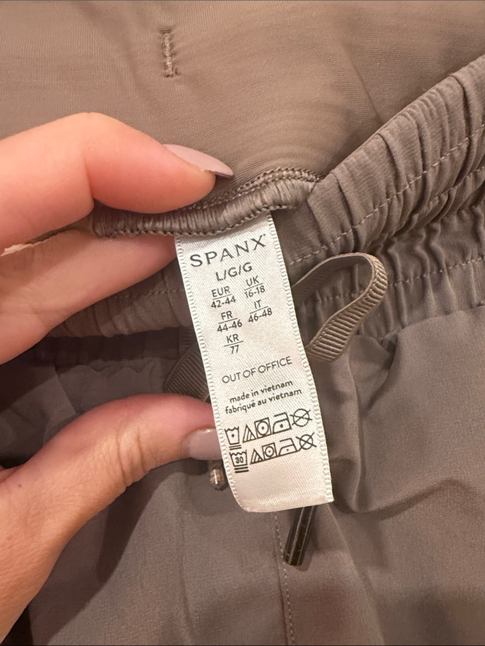 SPANX Casual Fridays Elastic Waist Smoke Taupe Drawstring Athletic Shorts - Picture 2 of 7